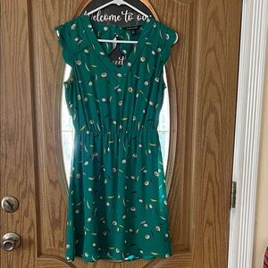 41 Hawthorn Green Floral V-Neck Sleeveless Midi Dress